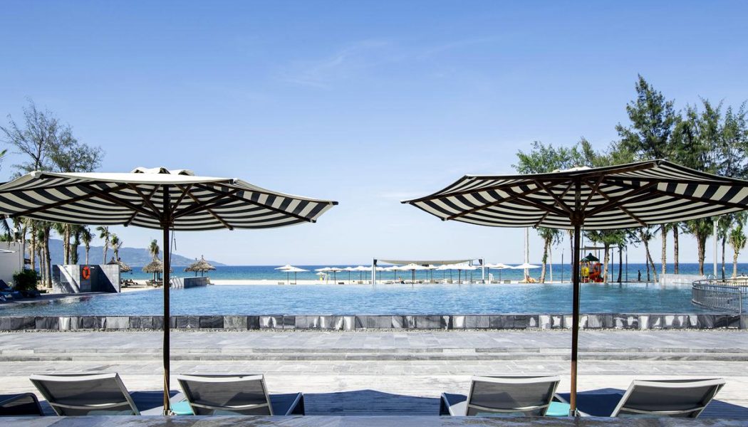 pullman danang swimming pool