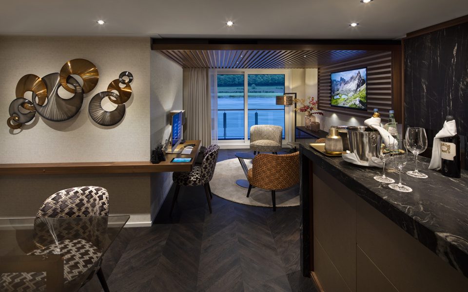 ship37 category amg19 ownersuiteos living1f