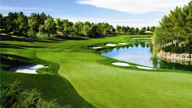 Silk & Sand Wedges: Hanoi Tour 2026